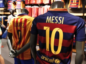 Jaký tým vládl v prodeji dresů za rok 2016? Byl to Real Madrid? Nebo Barcelona? Nebo někdo jiný?