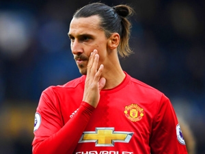 Přestupové spekulace: Zlatan v hledáčku LA, Guardiola půjde po Aubameyangovi, Barcelona zaloví na Stamford Bridge