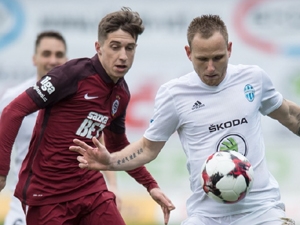 Sparta zabředla do krize, Slavia stejně jako Plzeň vyhrála vlastním gólem