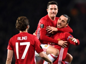 Ferguson souhlasí s Mourinhem a vybízí United: Vyhrajte Evropskou ligu