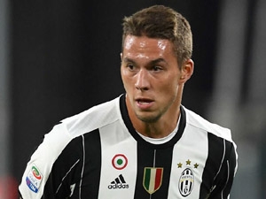 Pjacu čeká operace a za Juventus si už do konce sezony nezahraje