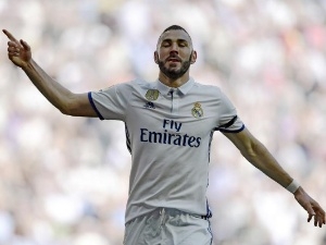 Real vyhrál nad Alavésem 3:0, Barcelona přejela Granadu