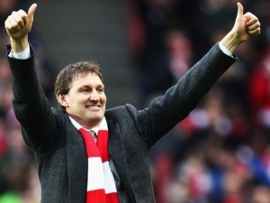 Legenda Arsenalu Tony Adams bude trénovat Granadu 