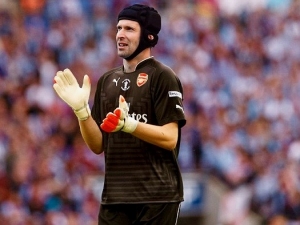 Petr Čech by se měl v pondělí vrátit do branky Arsenalu