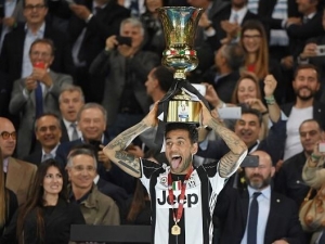 Alves má nabídku nové smlouvy, rýsuje se přestup do Anglie