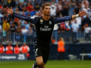 Real Madrid získal 33. ligový titul, v Málaze vyhrál 2:0
