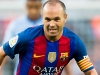 Iniesta neví, jestli zůstane v Barceloně. Ale rozhodně nechce hrát proti ní