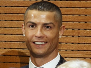 Cristiano Ronaldo překvapil novou image. Proč se nechal takto ostříhat?