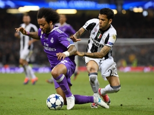 Alves by mohl opustit Juventus, zájem mají anglické velkokluby