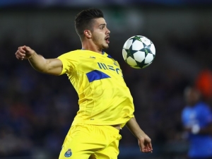 Milán podepsal Silvu, přijde i Costa?
