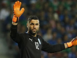 Brankář Sirigu se z PSG vrací do Itálie, bude chytat v Turíně