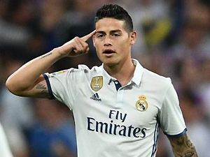 James byl na nejlepší cestě do Manchesteru, ale do hry se vložil další nápadník