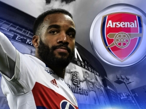 Příchod Lacazetta se blíží. Francouzský útočník už dorazil do Arsenalu na lékařskou prohlídku