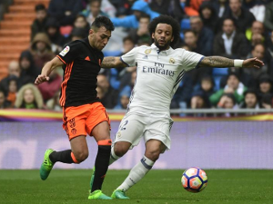 Barcelona i Real Madrid budou chtít potvrdit vítězný vstup do sezony proti Deportivu Alavés, respektive Valencii