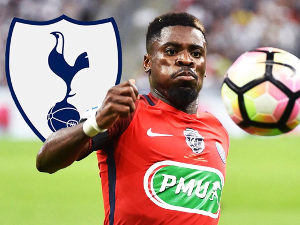 Aurier získal pracovní povolení a jeho přestupu do Tottenhamu nic nebrání 