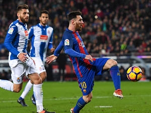 V Barceloně se hraje zítra derby, Real Madrid hostí nováčka