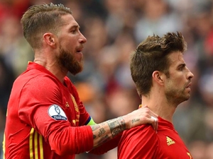 Ramos bojoval za Piquého, ten o to ale evidentně nestojí