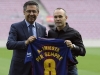 Dobrá zpráva pro Barcelonu: Iniesta prodloužil na „doživotí“