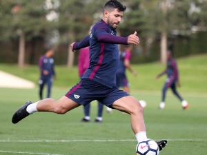 Agüero se po nehodě vrací do hry: Jsem připraven, hlásí