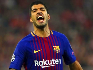 Barcelona je sice s bodem z Pirea spokojená, Suárez se ale dál trápí