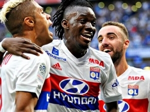 Manchester United sleduje bývalou hvězdičku Chelsea. Útočník Lyonu přestup nevylučuje