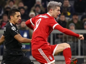 Bayern porazil PSG, Chelsea remizovala s Atléticem a přišla o první místo ve skupině 