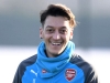 Arséne Wenger věří, že Mesut Özil chce zůstat v Arsenalu