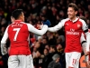 Ian Wright: Manipulace Arsenalu se smlouvami Sáncheze a Özila je nechutná