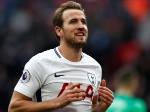 Harry Kane je střeleckým králem roku 2017. Zdolal Shearerův rekord, překonal Messiho i Ronalda