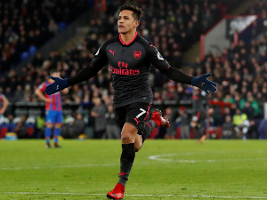 Arsenal díky dvěma gólům Sáncheze udolal Crystal Palace