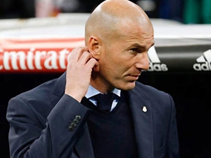 Zidane cítí smyčku na krku a sám to přiznává: Proti PSG hraji o svoji funkci