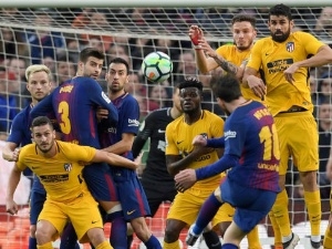 Barcelona učinila velký krok k titulu. Na Camp Nou porazila druhé Atlético gólem Messiho