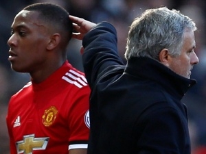 Ian Wright: José Mourinho Anthonyho Martiala takřka „shodil z útesu“. Raději nechá odejít jeho než Rashforda