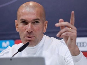 Barcelona si za to může sama, že ji neuctíme špalírem, zopakoval Zidane