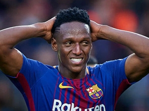 Přestup Yerryho Miny do United se vzdaluje. Místo něj lákají zadáka Tottenhamu