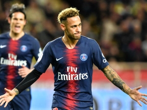 Barcelona by neměla chtít znovu získat Neymara, radí Louis van Gaal