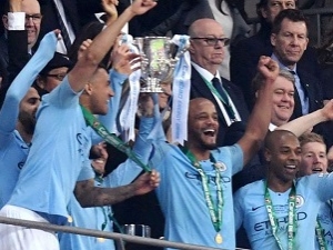 Kepa odmítl střídat, Sarri byl vzteky bez sebe. Po penaltové loterii slaví zisk poháru Manchester City