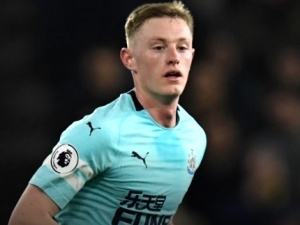 Steve Bruce vzkazuje všem týmům v čele s Manchesterem United: Longstaff není na prodej
