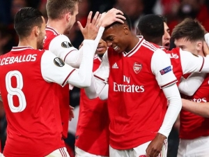 Arsenal rozstřílel Lutych, United se protrápili k remíze