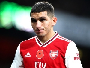 Lucas Torreira má v Arsenalu velkou budoucnost, ale musí se zlepšit, říká Unai Emery
