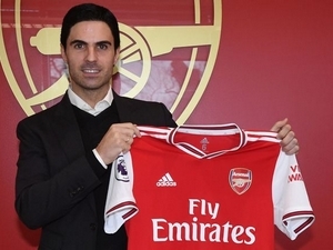 Ředitel Arsenalu Raul Sanllehi přiznal, čím Mikel Arteta trumfl ostatní manažery