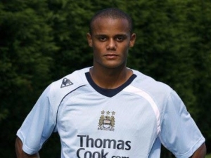 Kompany podepsal v Manchesteru pětiletou smlouvu