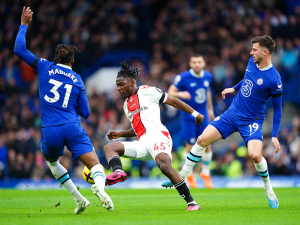 O záložníka Southamptonu Romea Laviu bude boj