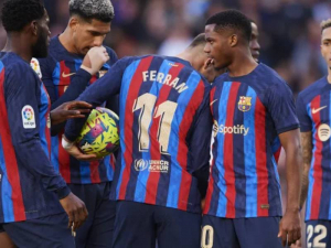 Xavi okomentoval spor Ansua Fatiho s Ferranem Torresem