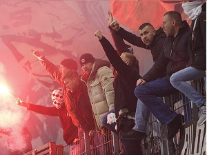 Fanoušci Frankfurtu zuří: Do Neapole na Ligu mistrů nakonec nesmí