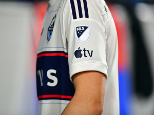 Apple zvažuje že koupí na práva na vysílání Premier League 
