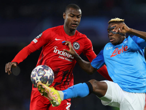 Vytáhlý stoper může posílit Liverpool, od Frankfurtu zřejmě dostane zelenou