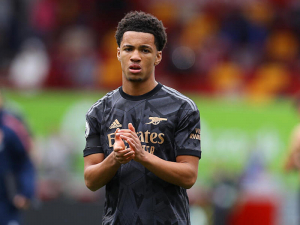 Arsenalu hrozí, že jeho historicky nejmladší hráč Premier League podepíše smlouvu jinde