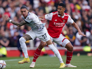 Arsenal může na Anfieldu udělat rázný krok k titulu. United hostí Everton