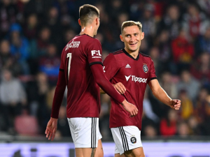 Oslabená Slavia si dnes bude od Sparty chtít vzít zpět ligové vedení. Derby může rozhodnout o titulu